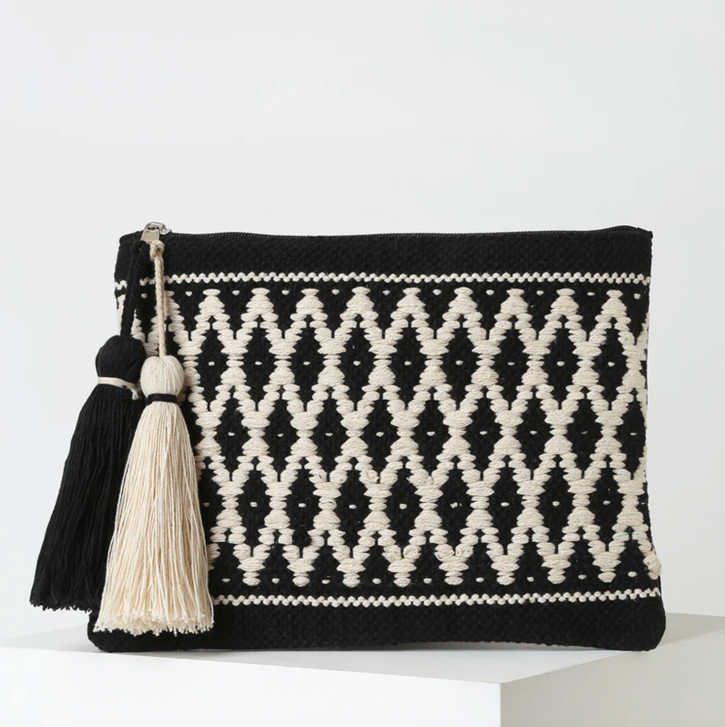 lululs woven tassel clutch
