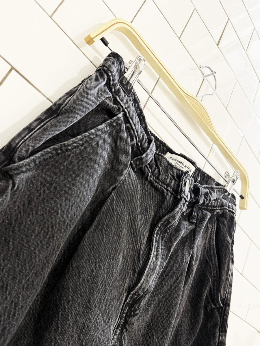 abercrombie the loose high rise pleated jeans - good market thrift store