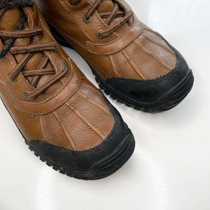 ugg adirondack II chestnut sheepskin boots - size 9