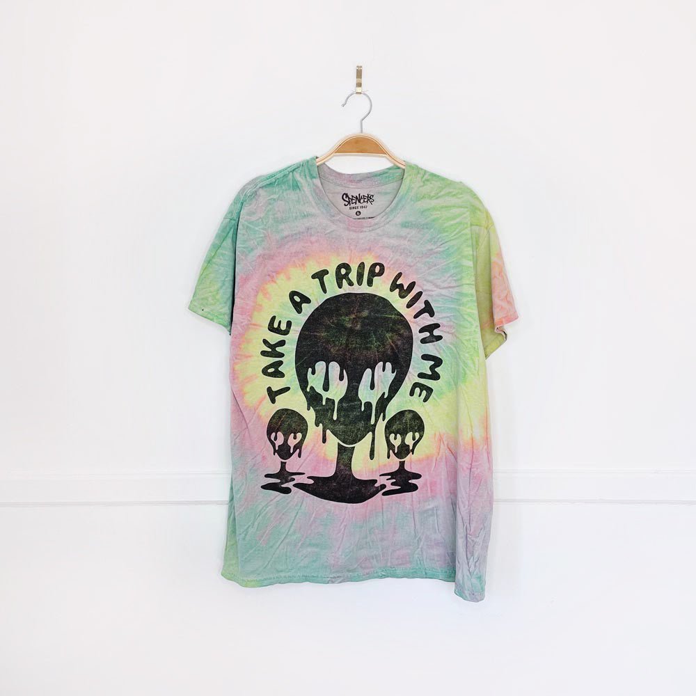 spencers trippin aliens tie dye tee - good market thrift store