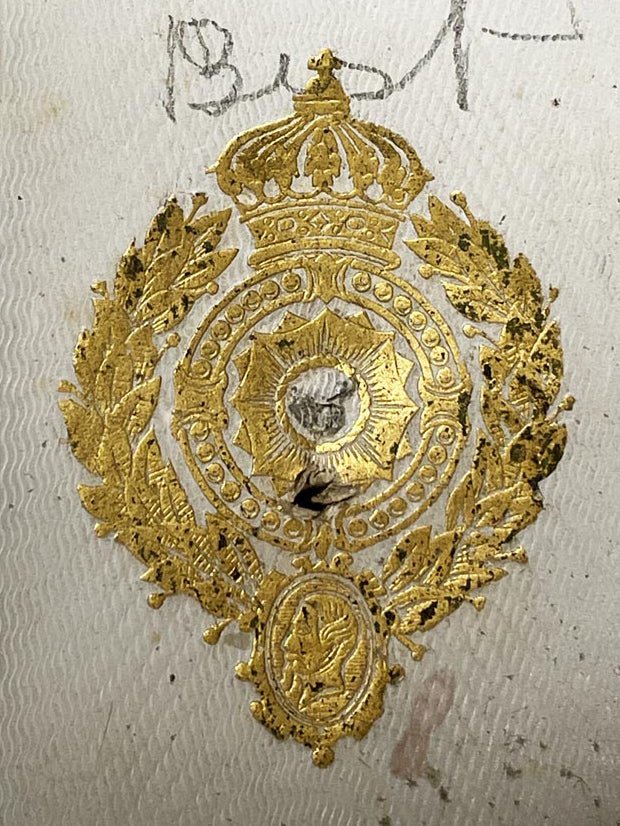 antique 1800s beaver top hat with royal crest - good market thrift store