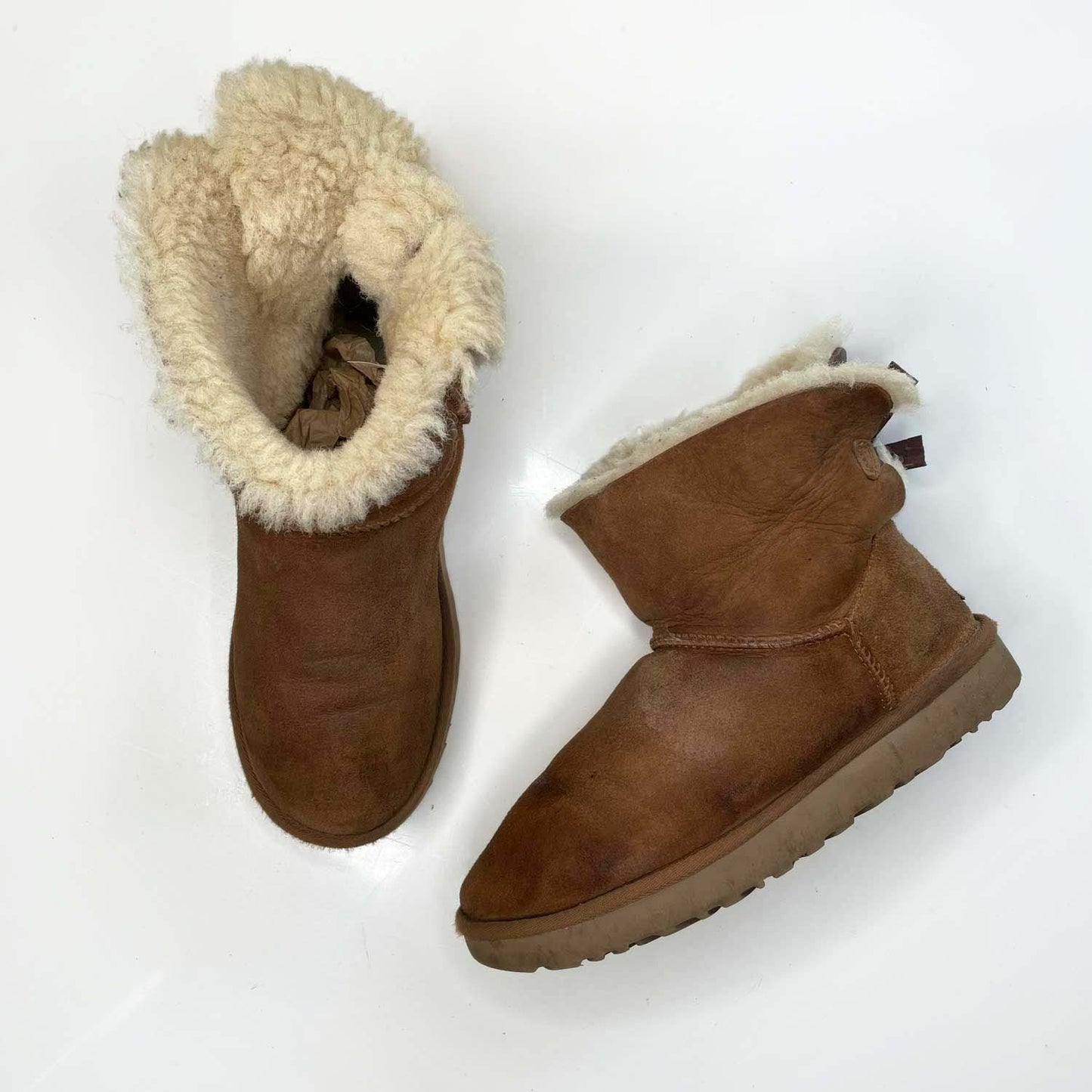 ugg natural mini bailey bow sheepskin boots - size 9