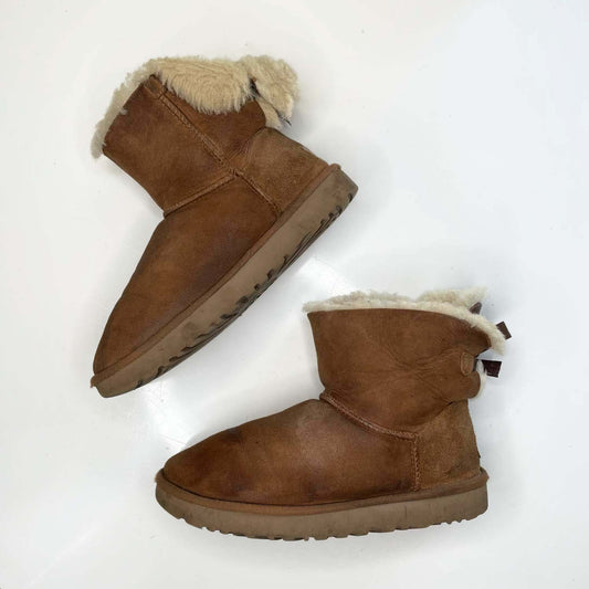 ugg natural mini bailey bow sheepskin boots - size 9
