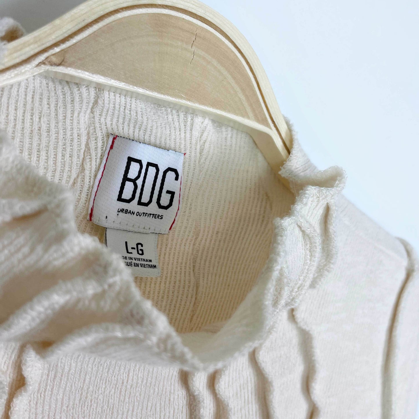 UO bdg sunray mock neck knit long sleeve - size large