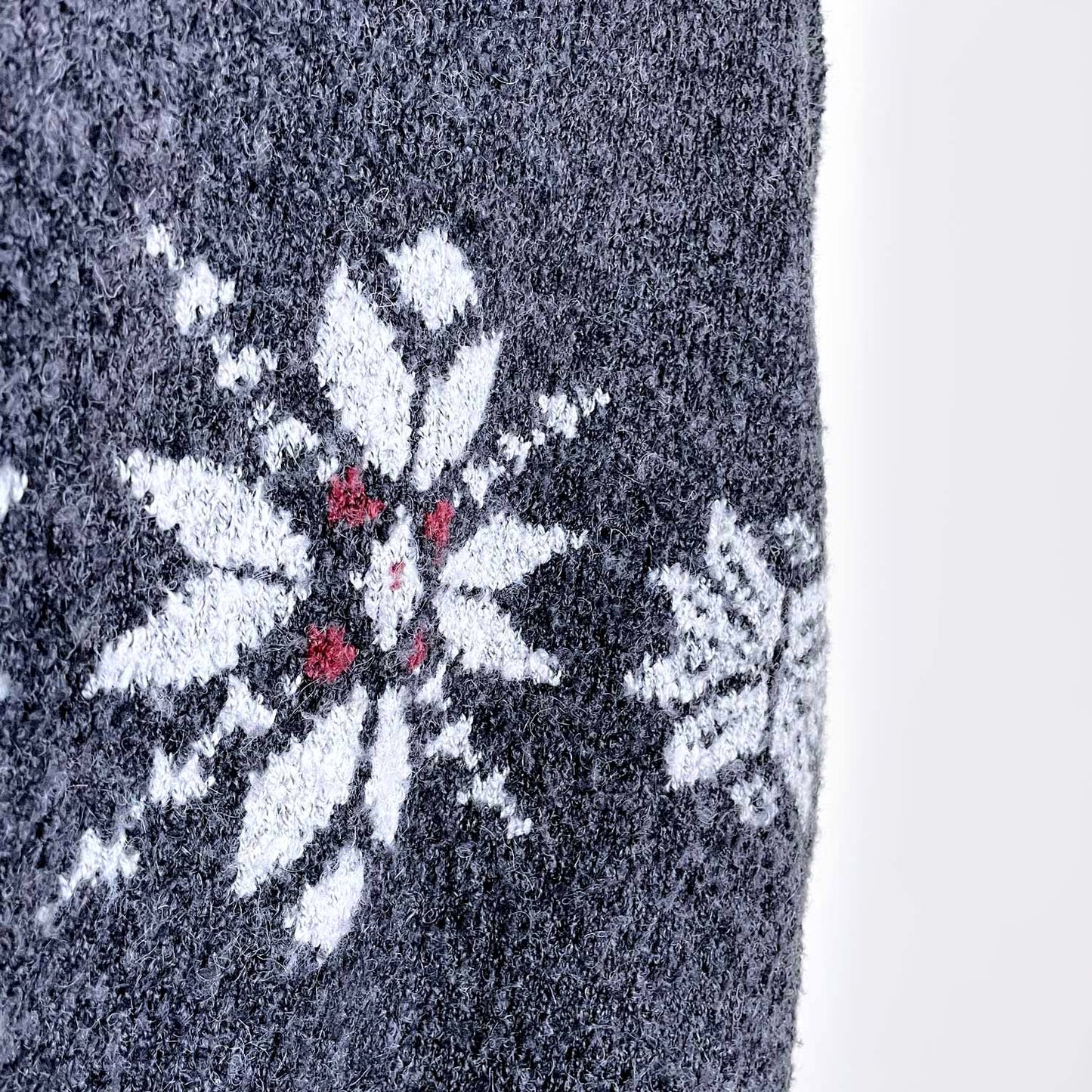 bellissimo wool-blend snowflake knit crew - size medium