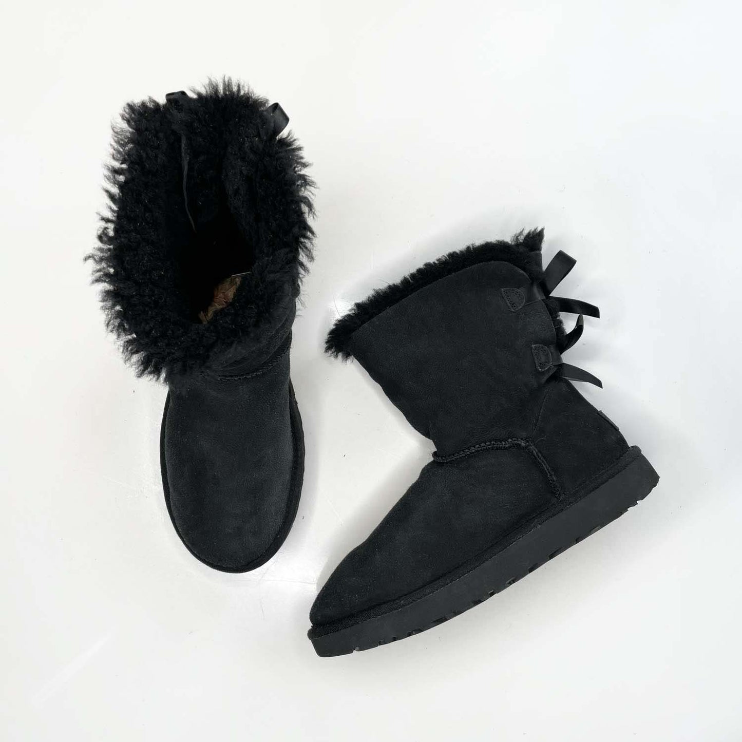 ugg classic bailey II double bow black sheepskin boot - size 9