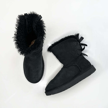 ugg classic bailey II double bow black sheepskin boot - size 9