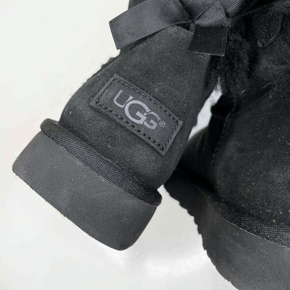 ugg classic bailey II double bow black sheepskin boot - size 9