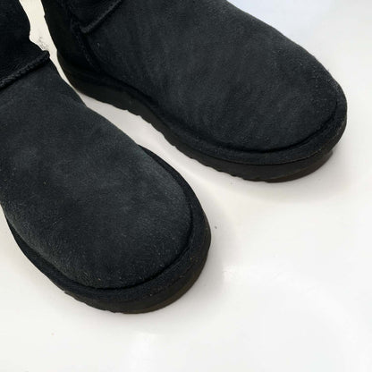 ugg classic bailey II double bow black sheepskin boot - size 9