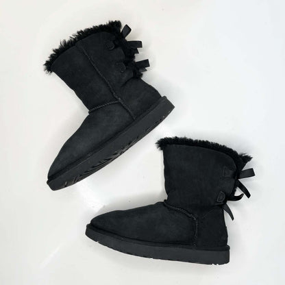 ugg classic bailey II double bow black sheepskin boot - size 9