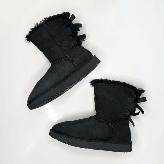 ugg classic bailey II double bow black sheepskin boot - size 9