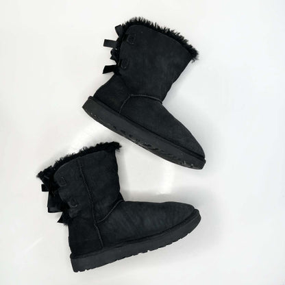 ugg classic bailey II double bow black sheepskin boot - size 9