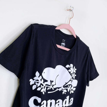 roots original cooper beaver tee - size small