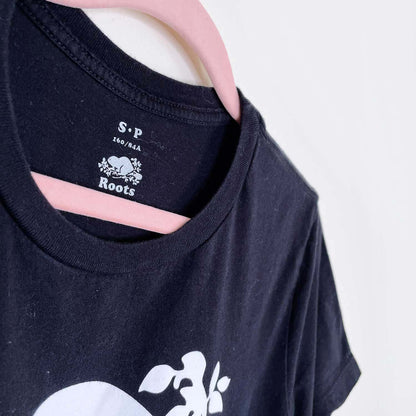 roots original cooper beaver tee - size small