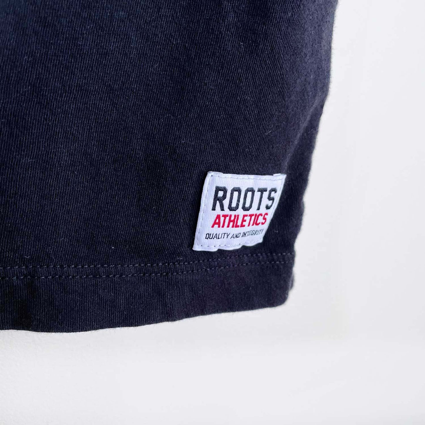 roots original cooper beaver tee - size small