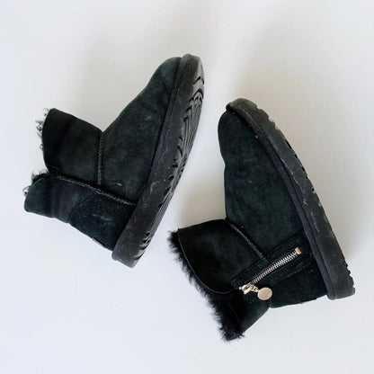 ugg 2023 bailey black zip mini