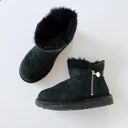 ugg 2023 bailey black zip mini