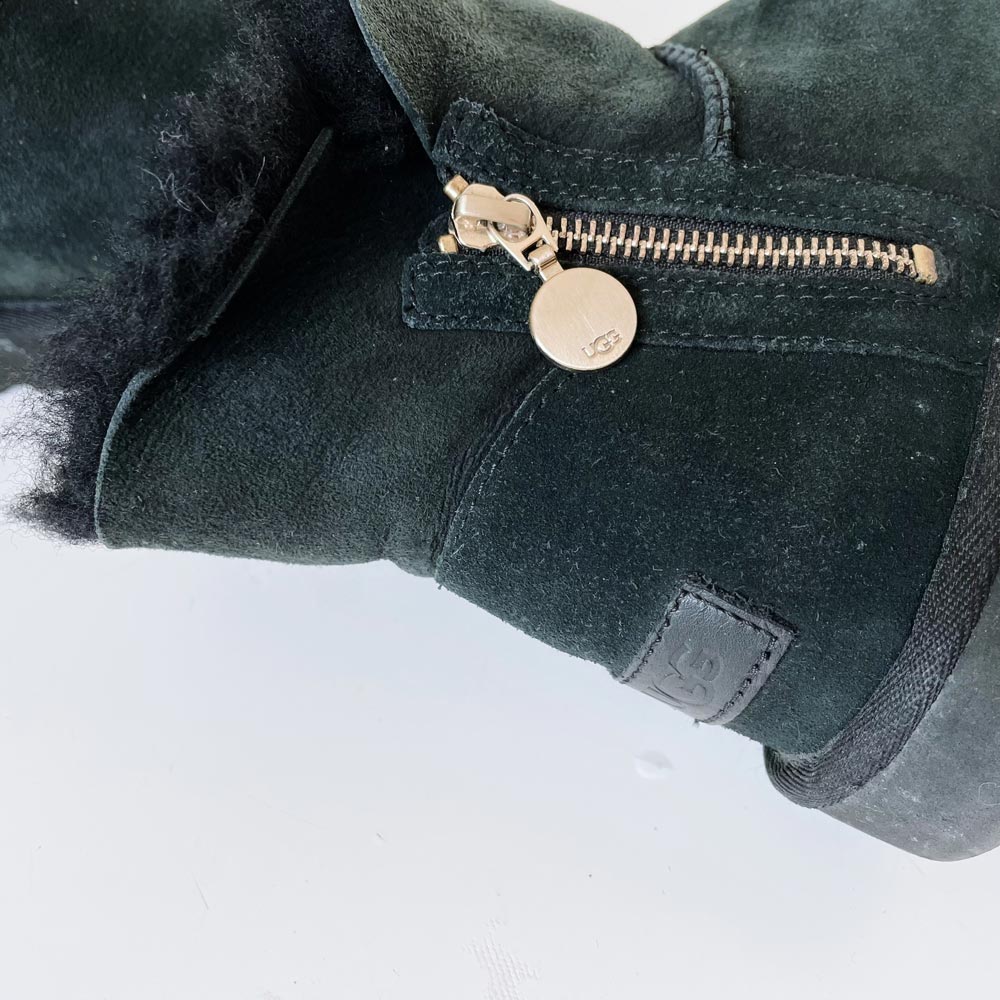 ugg 2023 bailey black zip mini