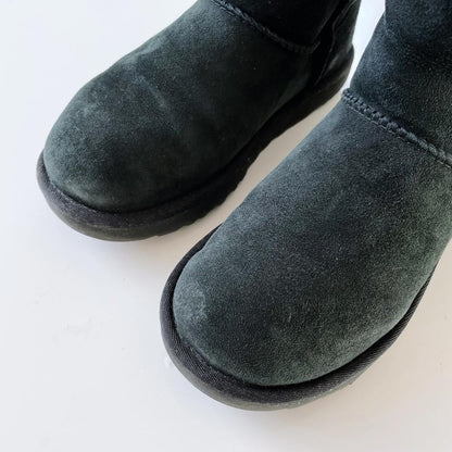 ugg 2023 bailey black zip mini