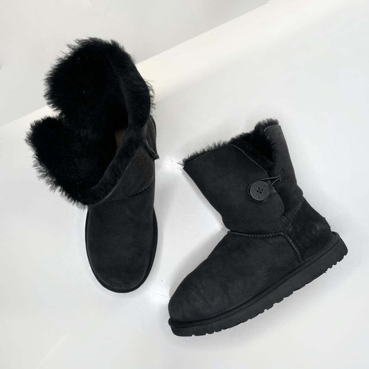 ugg bailey button black sheepskin boots - size 10