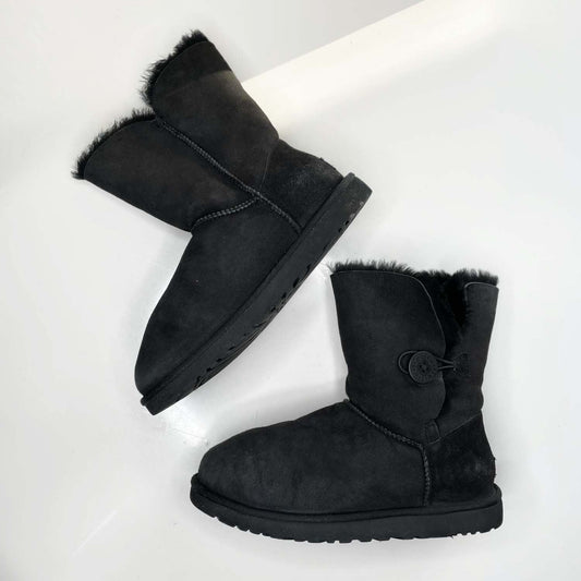 ugg bailey button black sheepskin boots - size 10