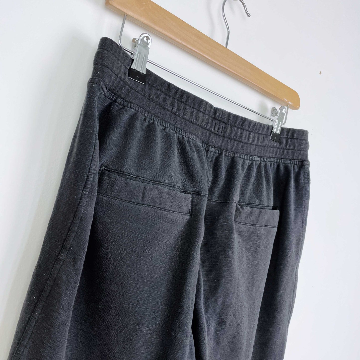 lululemon men's black joggers - size medium