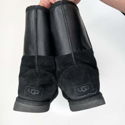 ugg classic short rubber logo sheepskin boot - size 10