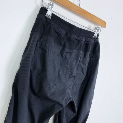 lululemon street to studio slim pant - size 4