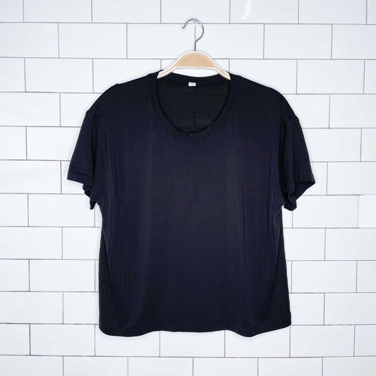lululemon relaxed fit training tee - size medium