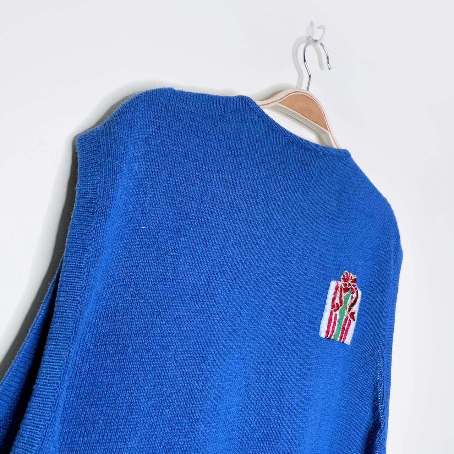 blue knit holiday presents and teddy bear vest - size 3xl