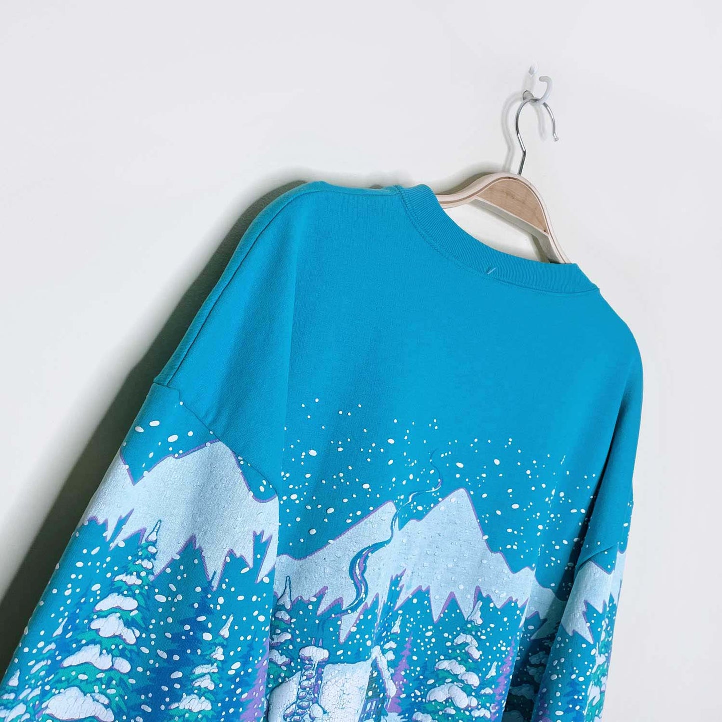 vintage 90s puff graphic winter cottage scene crew - size large