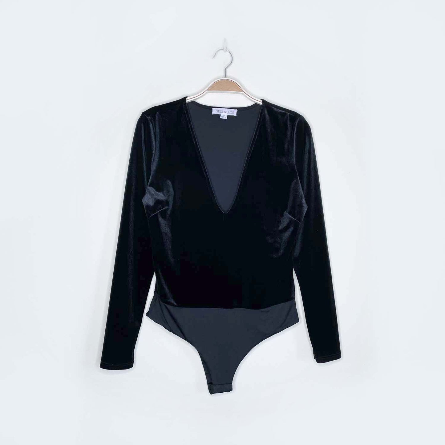 stella luce black velvet v-neck bodysuit - size medium