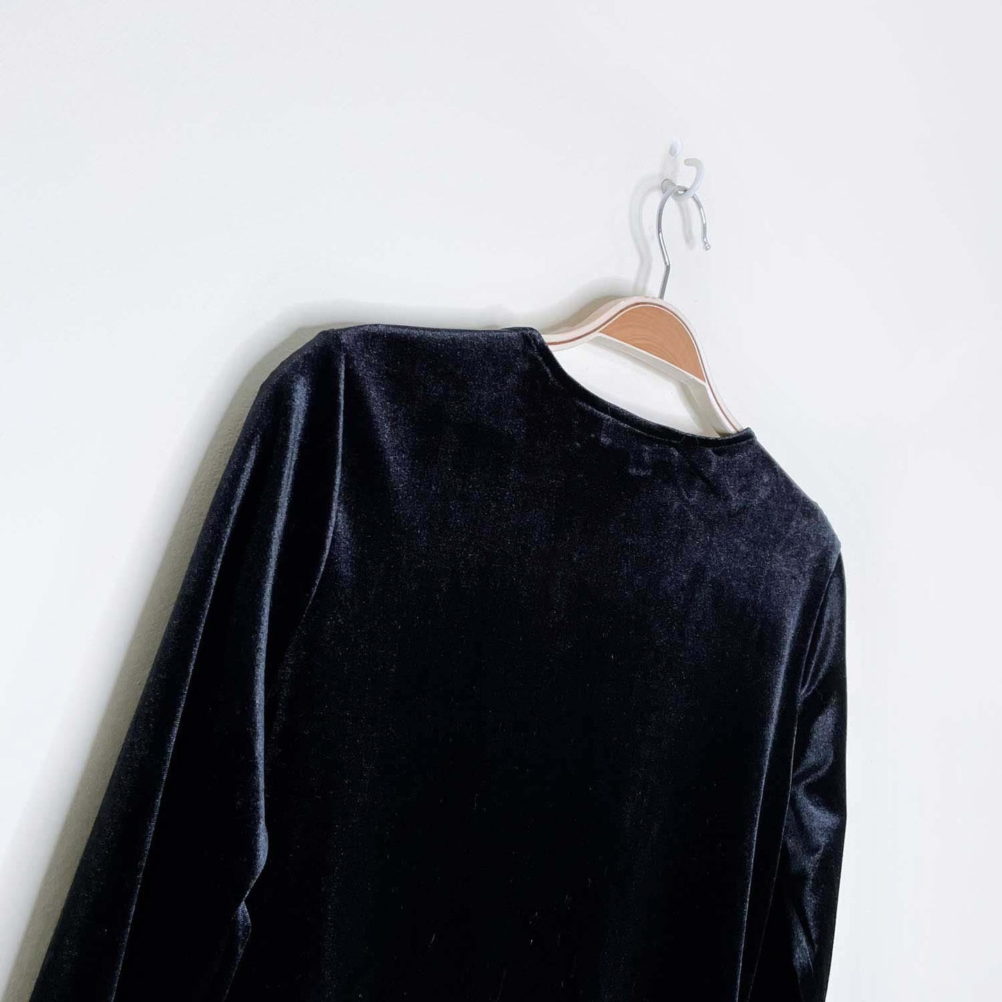 stella luce black velvet v-neck bodysuit - size medium