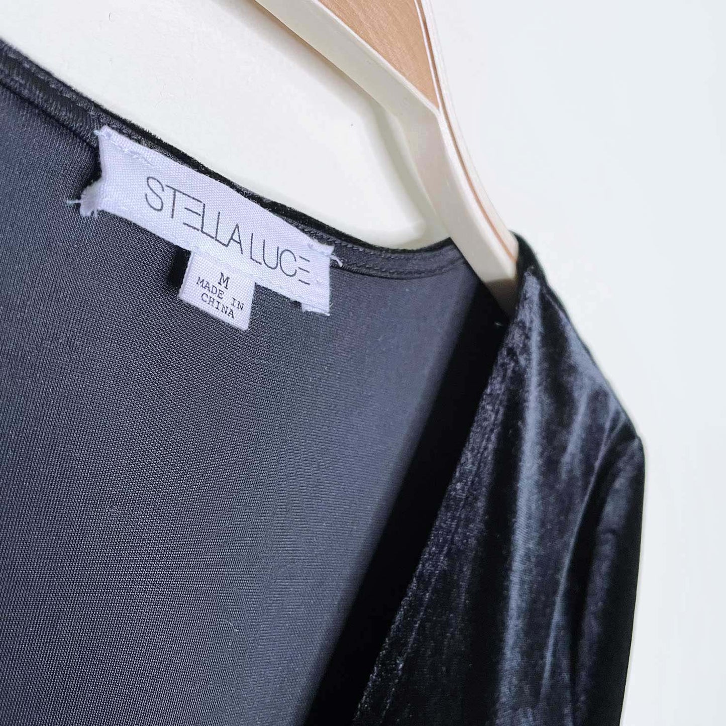 stella luce black velvet v-neck bodysuit - size medium