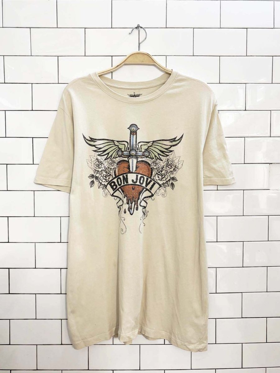 bon jovi 2024 heart logo band tee - good market thrift store