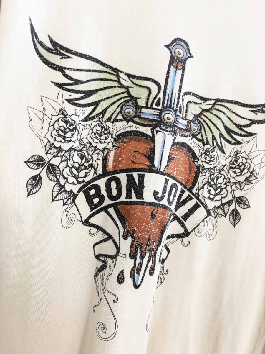 bon jovi 2024 heart logo band tee - good market thrift store