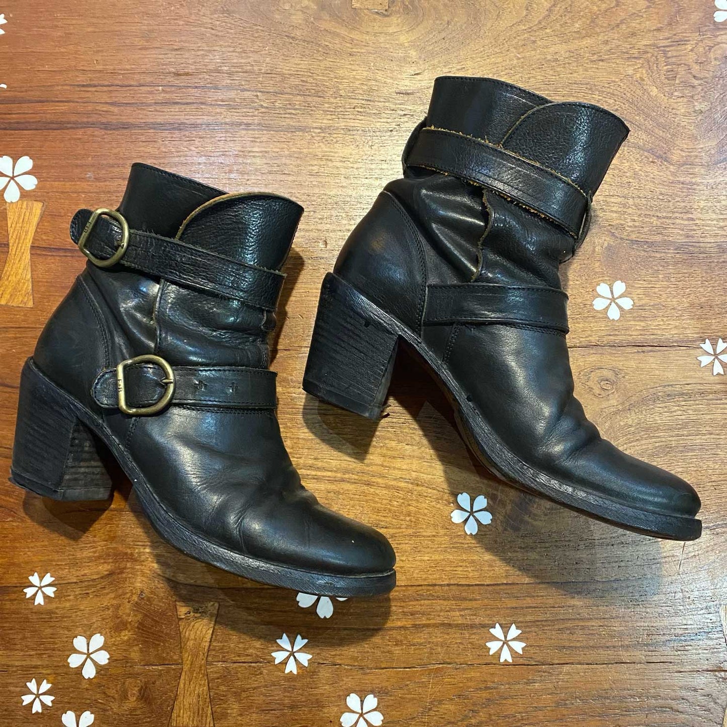 fiorentini + baker heeled leather moto boots - size 40