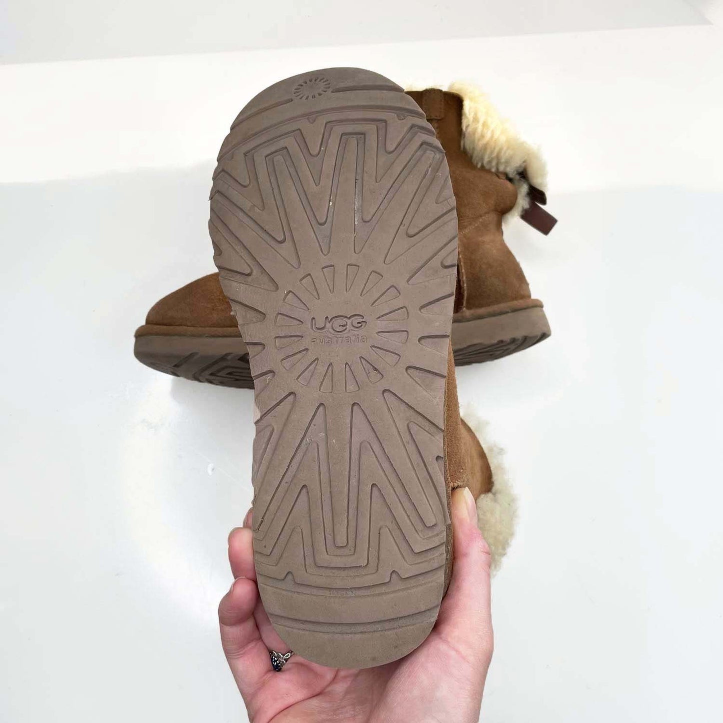 ugg natural mini bailey bow sheepskin boots - size 7