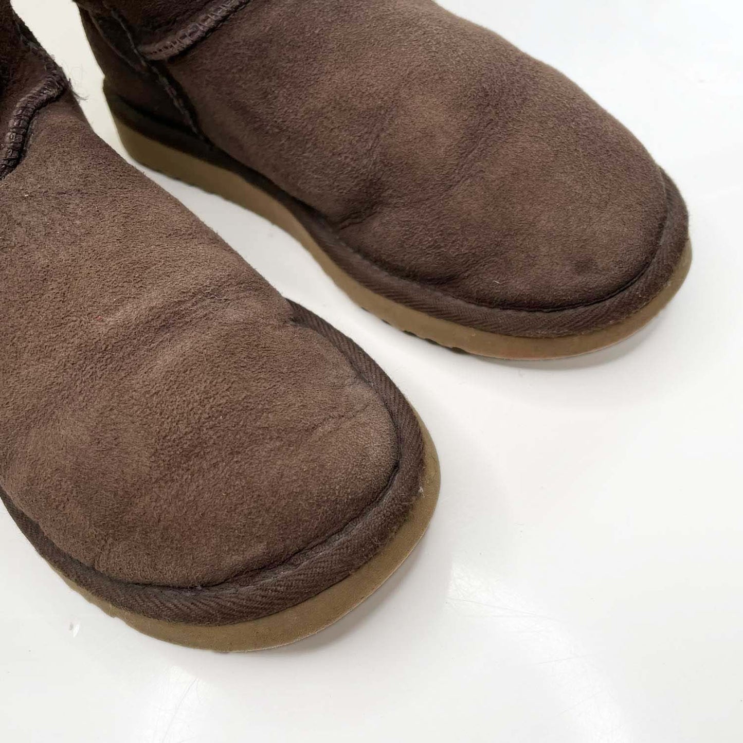 ugg classic dark brown short sheepskin boot - size 7
