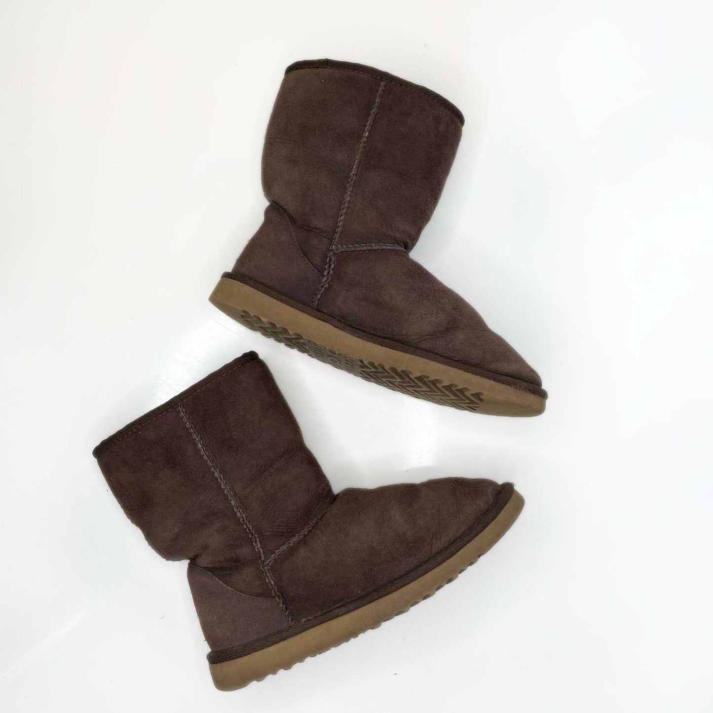 ugg classic dark brown short sheepskin boot - size 7