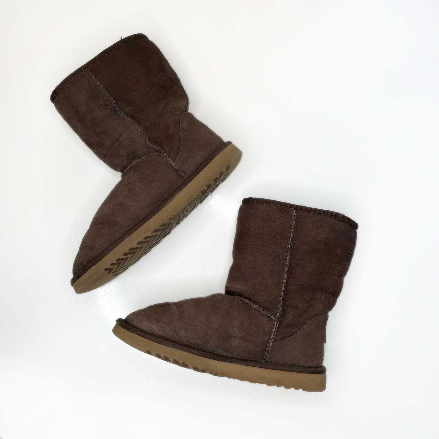 ugg classic dark brown short sheepskin boot - size 7