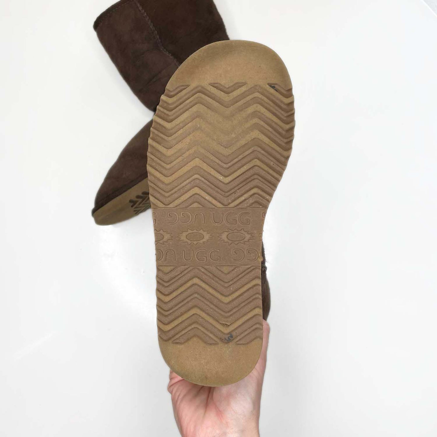 ugg classic dark brown short sheepskin boot - size 7