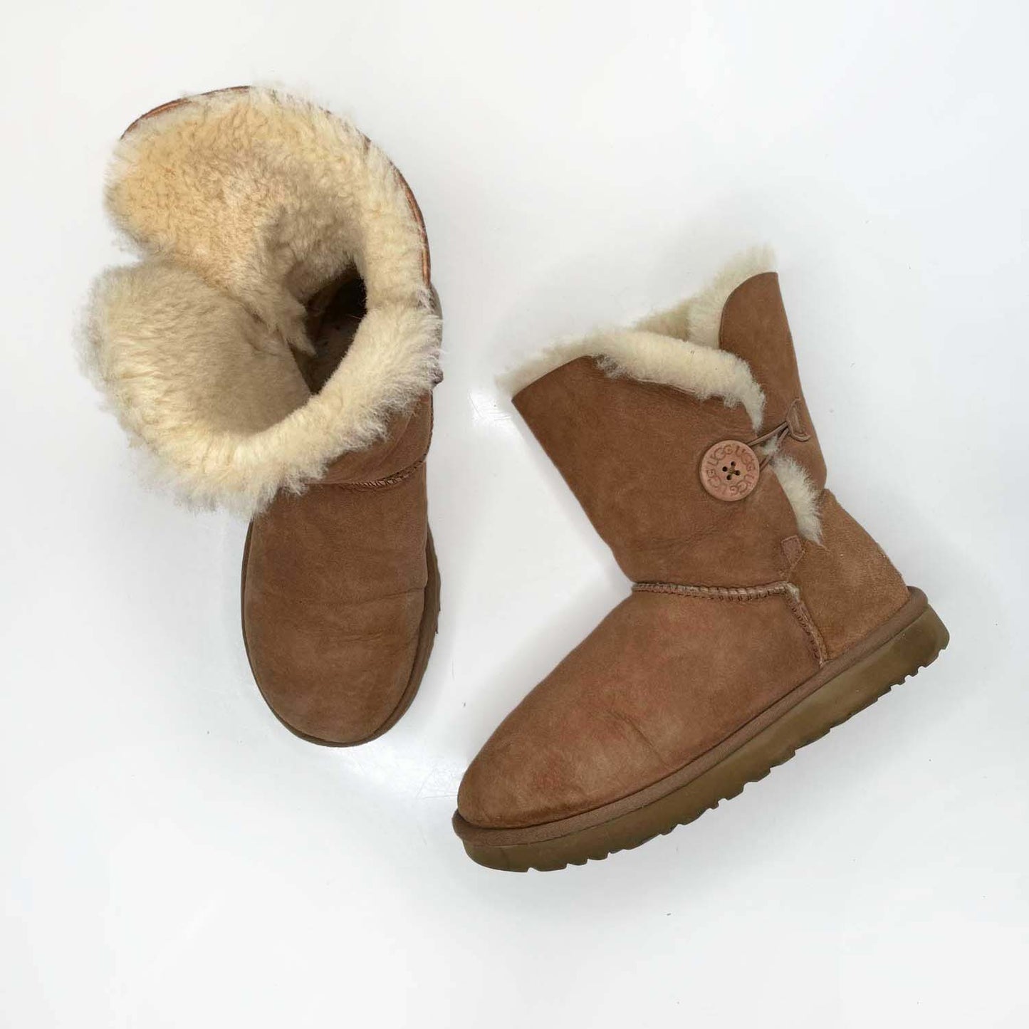 ugg bailey button chestnut ankle sheepskin boots - size 8