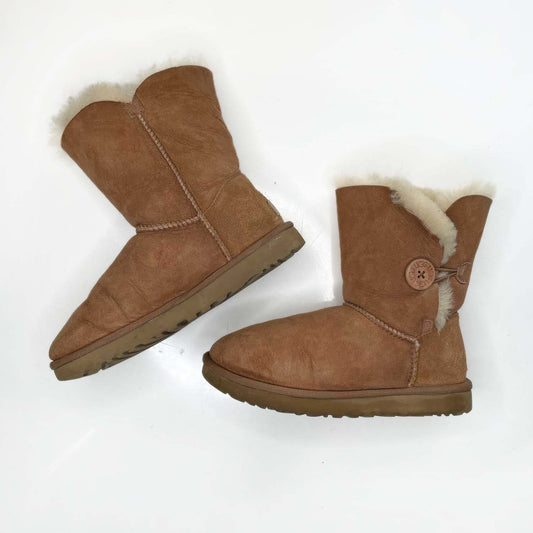 ugg bailey button chestnut ankle sheepskin boots - size 8