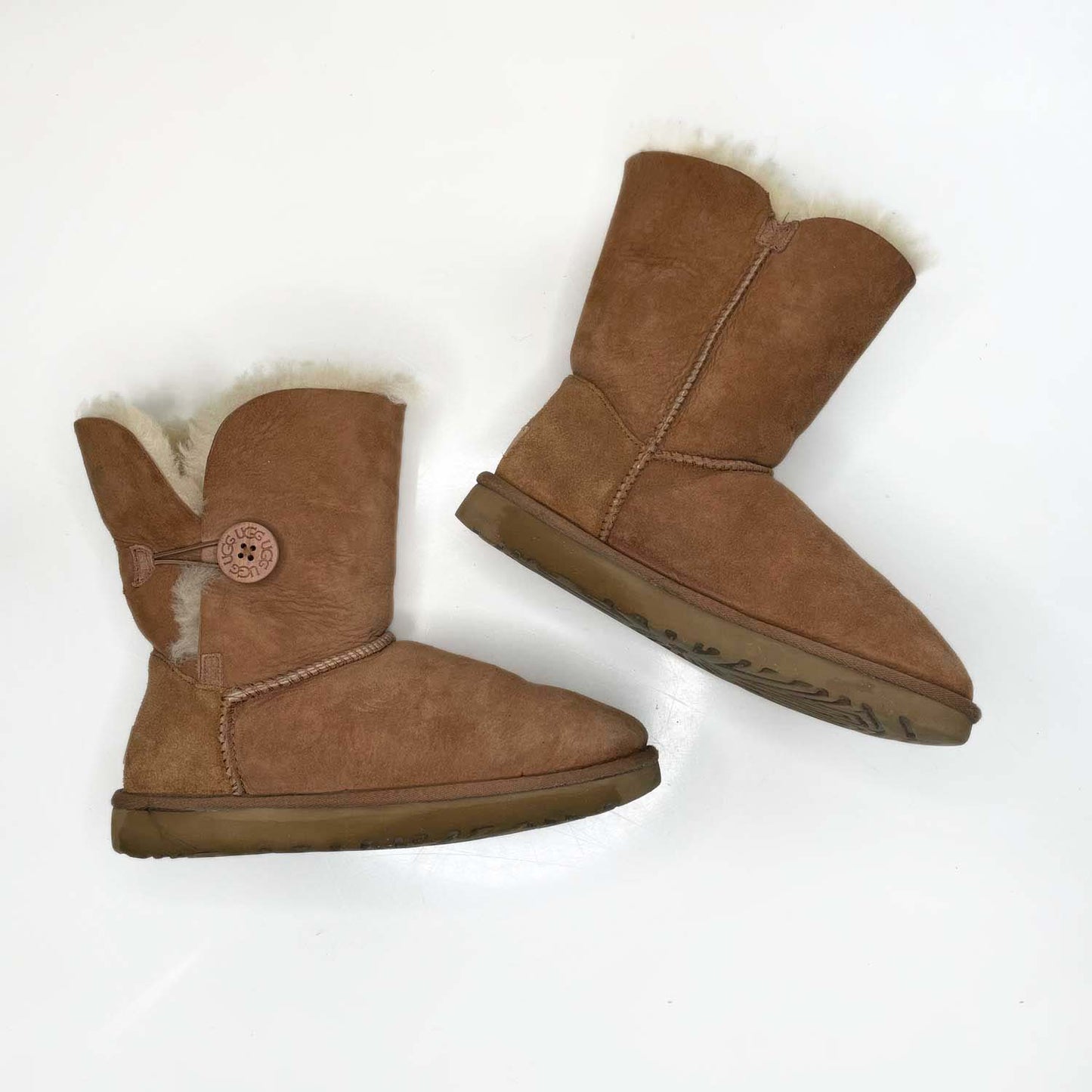 ugg bailey button chestnut ankle sheepskin boots - size 8