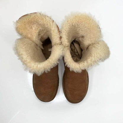ugg bailey button chestnut ankle sheepskin boots - size 8