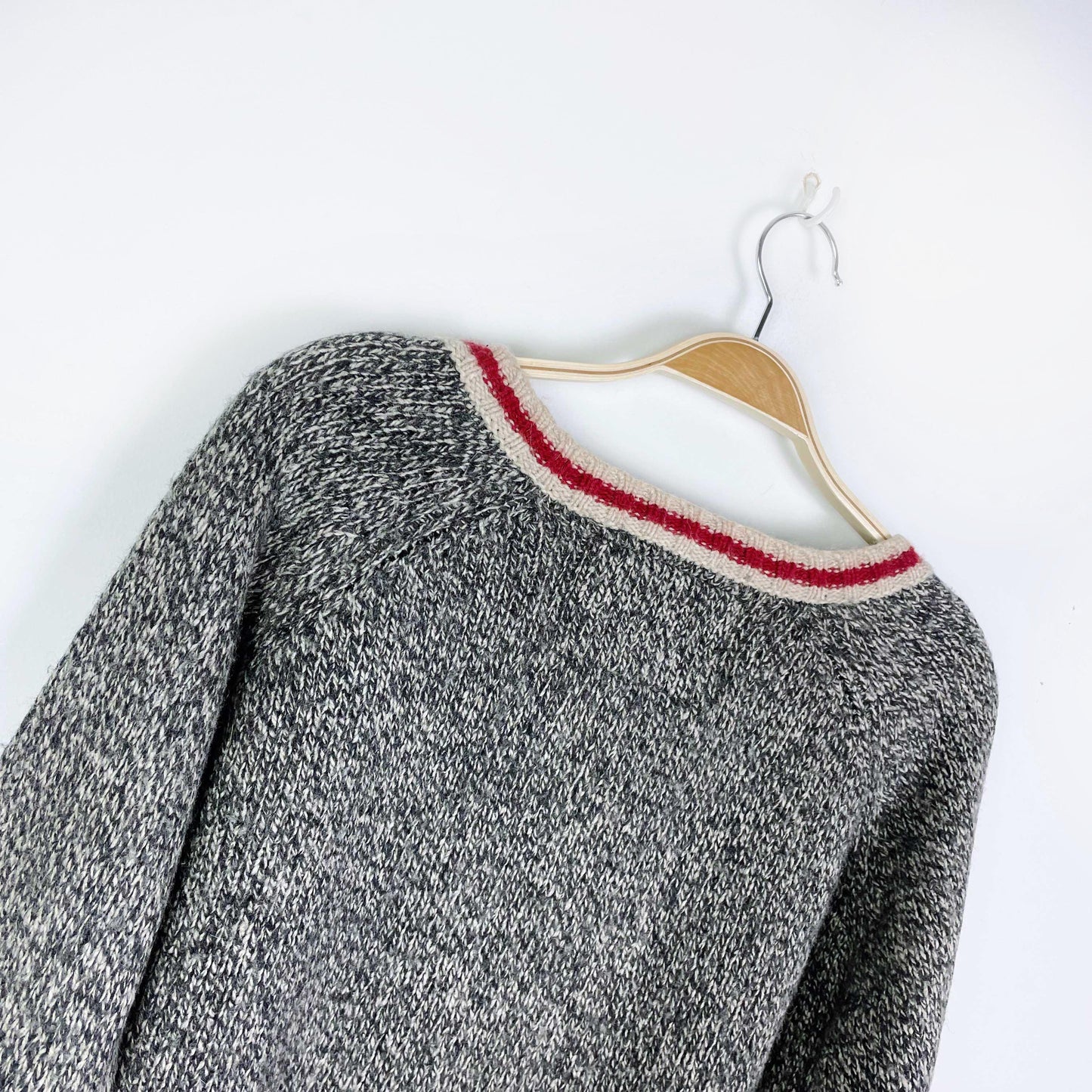 roots wool-blend v-neck cabin sweater - size large