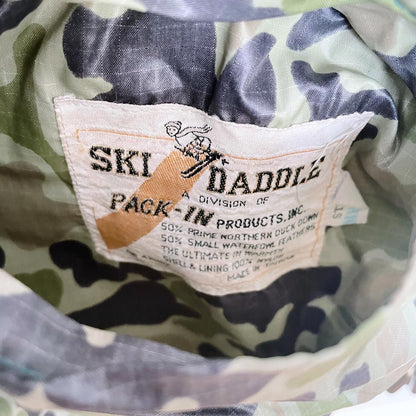 vintage 70s ski-daddle pack in camo down snowsuit