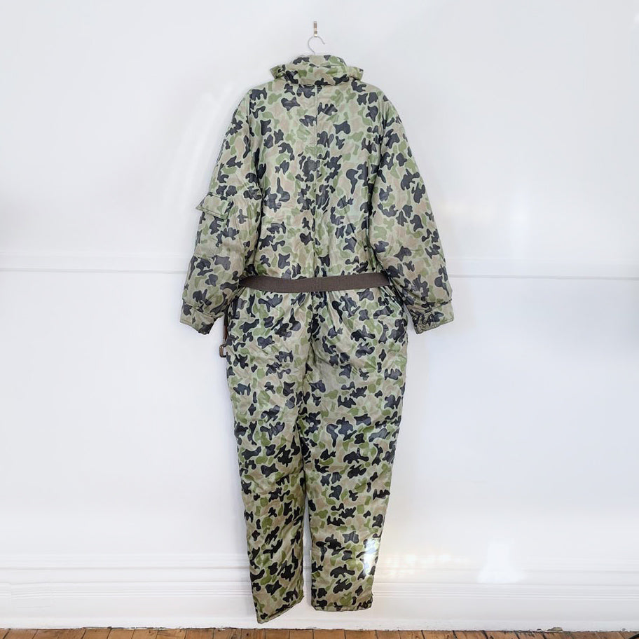 vintage 70s ski-daddle pack in camo down snowsuit