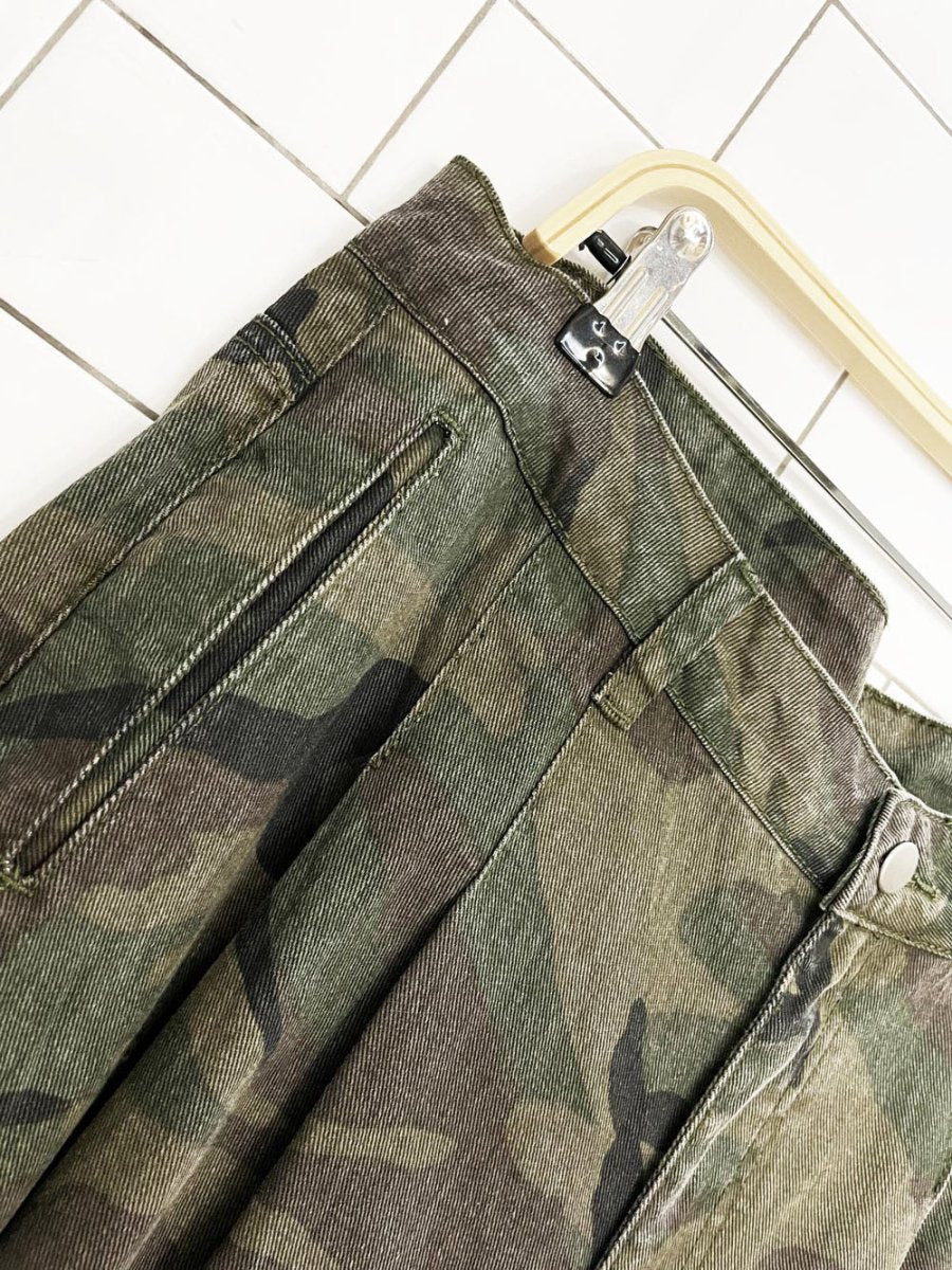 camo barrel leg pleated baggy mid-rise jeans - good market thrift store
